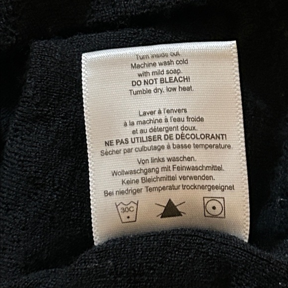 SmartWool Woman’s Black Superfine Merino Wool long sleeve V-neck Top breathable - Picture 8 of 11